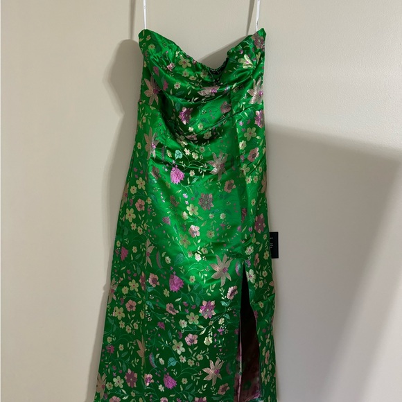 Lulus Make a Move Green Satin Floral Jacquard Strapless
Midi Dress - Picture 4 of 8